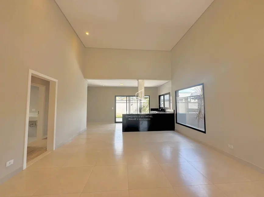 Casa de Condomínio com 3 quartos à venda, 300m2 em Cacapava - SP - imagem 3 Foto 3 de Casa de Condomínio com 3 quartos à venda, 300m2 em Cacapava - SP
