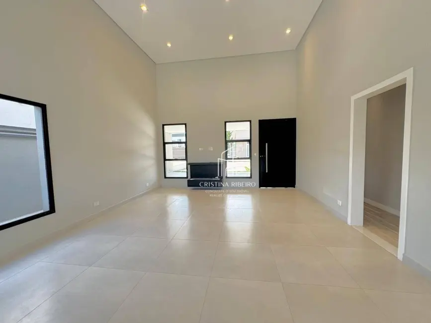 Casa de Condomínio com 3 quartos à venda, 300m2 em Cacapava - SP - imagem 2 Foto 2 de Casa de Condomínio com 3 quartos à venda, 300m2 em Cacapava - SP