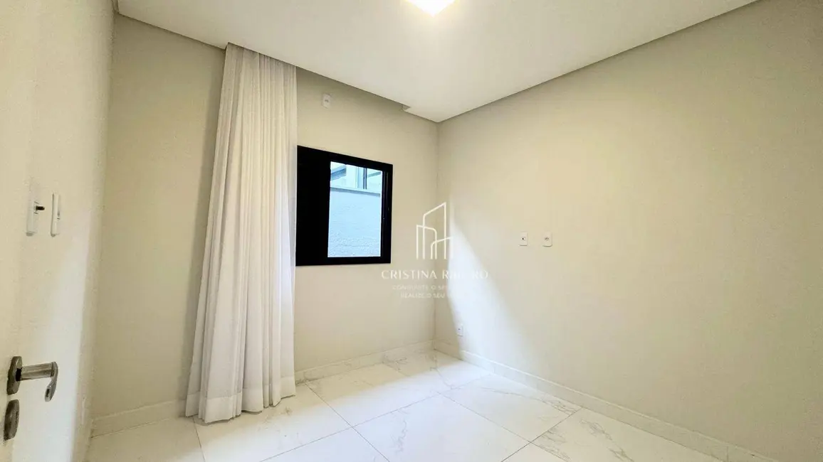 Foto 3 de Casa de Condomínio com 3 quartos à venda, 300m2 em Bairro do Grama, Cacapava - SP