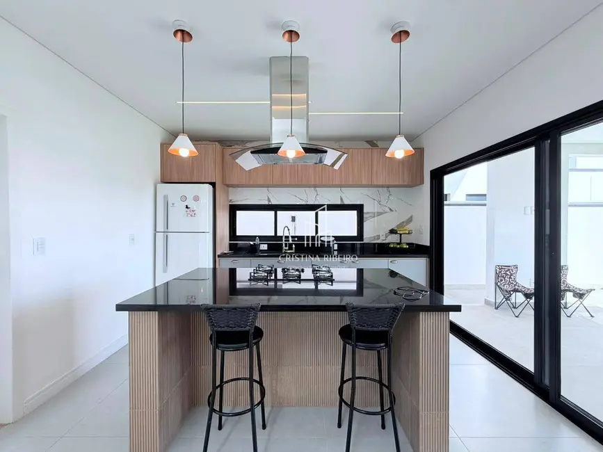 Foto 4 de Casa de Condomínio com 3 quartos à venda, 250m2 em Parque Residencial Maria Elmira, Cacapava - SP
