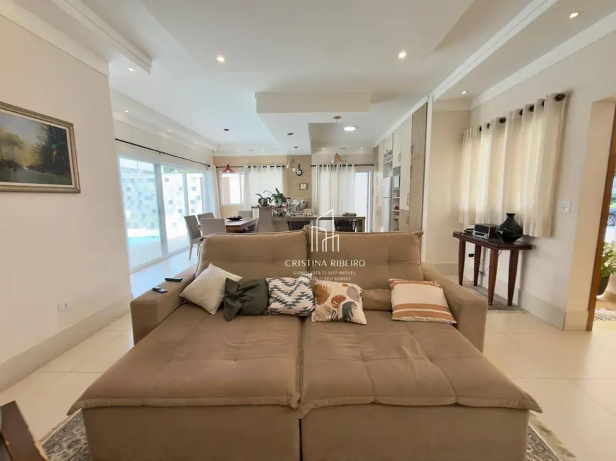 Foto 3 de Sobrado com 3 quartos à venda, 540m2 em Taubate - SP