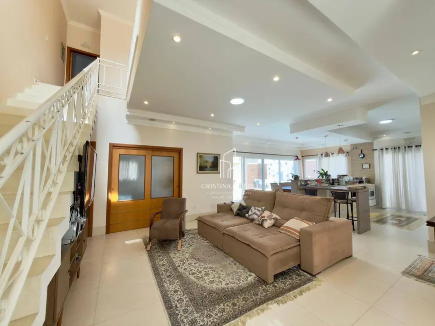 Foto 2 de Sobrado com 3 quartos à venda, 540m2 em Taubate - SP