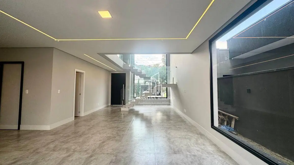 Foto 2 de Sobrado com 3 quartos à venda, 444m2 em Bairro do Grama, Cacapava - SP