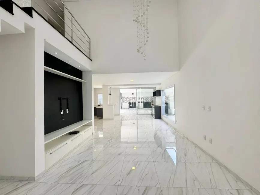 Foto 3 de Sobrado com 4 quartos à venda, 300m2 em Cacapava - SP