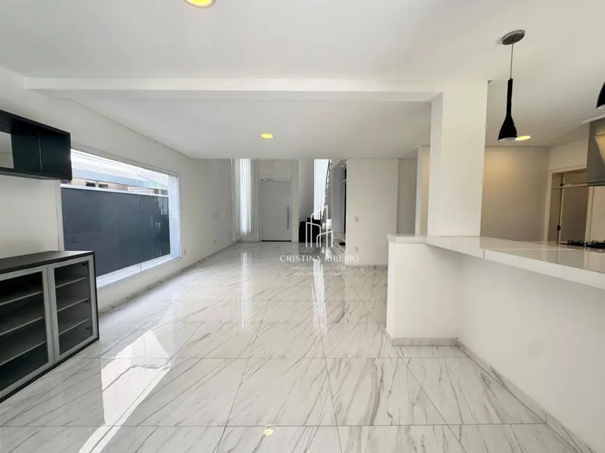 Foto 5 de Sobrado com 4 quartos à venda, 300m2 em Cacapava - SP