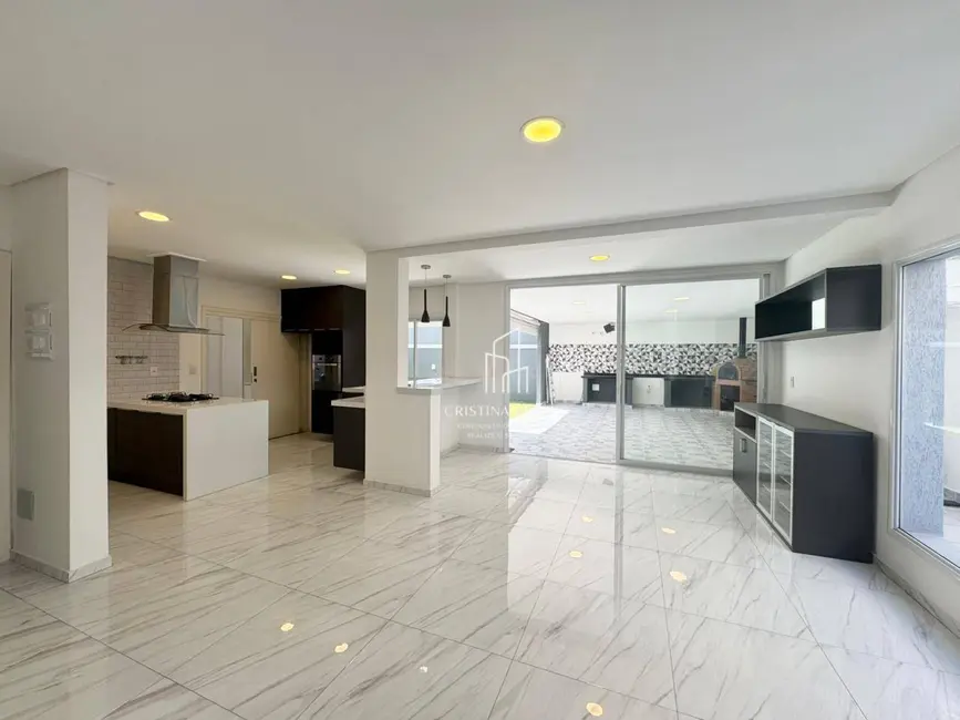 Foto 4 de Sobrado com 4 quartos à venda, 300m2 em Cacapava - SP