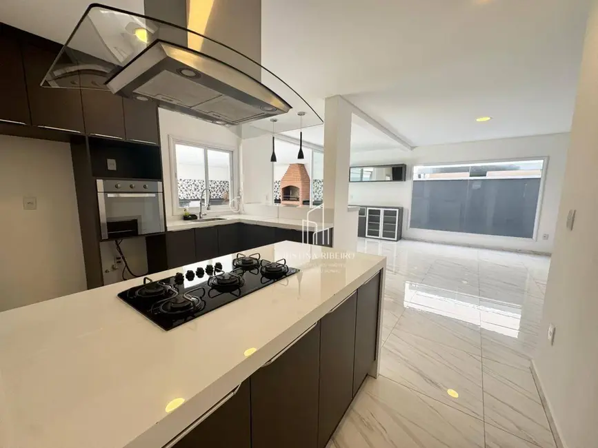 Foto 7 de Sobrado com 4 quartos à venda, 300m2 em Cacapava - SP