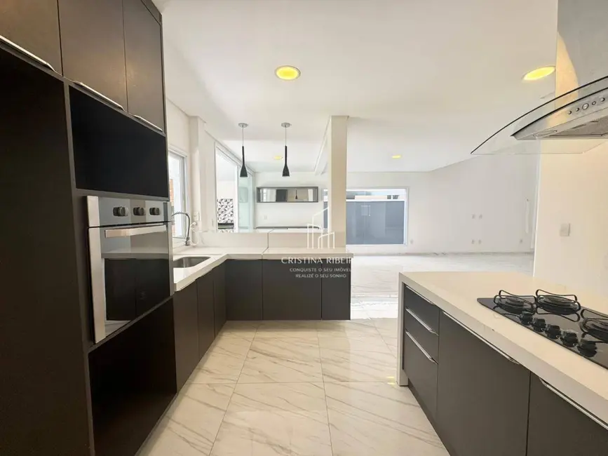 Foto 6 de Sobrado com 4 quartos à venda, 300m2 em Cacapava - SP