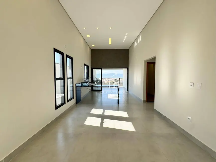 Foto 2 de Casa de Condomínio com 3 quartos à venda, 250m2 em Cacapava - SP