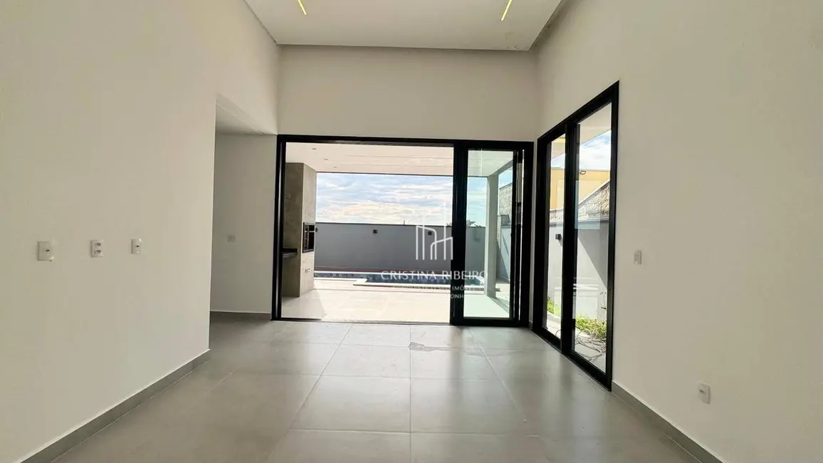 Foto 2 de Casa de Condomínio com 3 quartos à venda e para alugar, 250m2 em Cacapava - SP