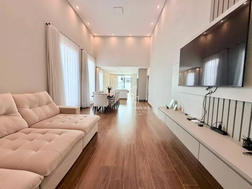 Casa de Condomínio com 3 quartos à venda, 360m2 em Parque Residencial Maria Elmira, Cacapava - SP - imagem 3 Foto 3 de Casa de Condomínio com 3 quartos à venda, 360m2 em Parque Residencial Maria Elmira, Cacapava - SP