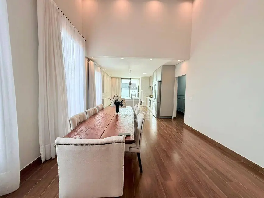 Casa de Condomínio com 3 quartos à venda, 360m2 em Parque Residencial Maria Elmira, Cacapava - SP - imagem 4 Foto 4 de Casa de Condomínio com 3 quartos à venda, 360m2 em Parque Residencial Maria Elmira, Cacapava - SP