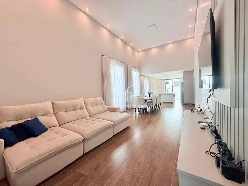 Casa de Condomínio com 3 quartos à venda, 360m2 em Parque Residencial Maria Elmira, Cacapava - SP - imagem 2 Foto 2 de Casa de Condomínio com 3 quartos à venda, 360m2 em Parque Residencial Maria Elmira, Cacapava - SP