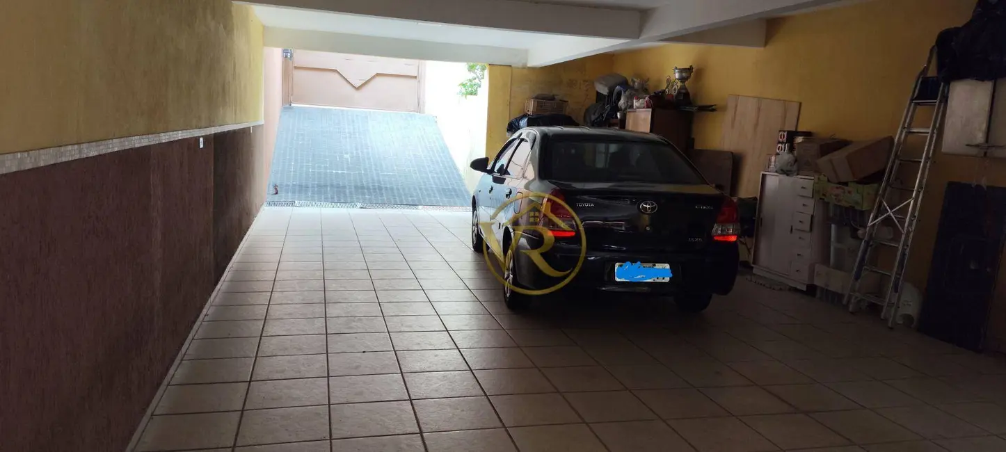 Sobrado com 3 quartos à venda, 222m2 em Vila Augusta, Guarulhos - SP - imagem 4 Foto 4 de Sobrado com 3 quartos à venda, 222m2 em Vila Augusta, Guarulhos - SP