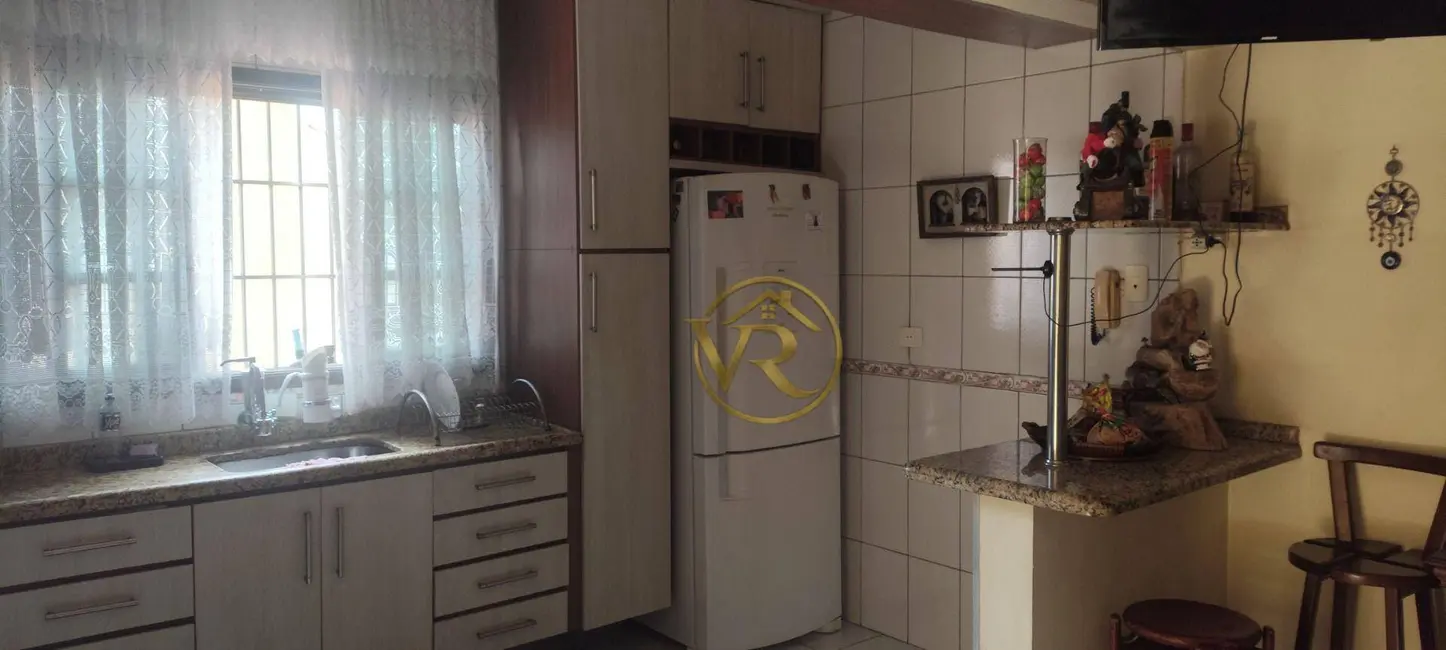 Sobrado com 3 quartos à venda, 222m2 em Vila Augusta, Guarulhos - SP - imagem 6 Foto 6 de Sobrado com 3 quartos à venda, 222m2 em Vila Augusta, Guarulhos - SP