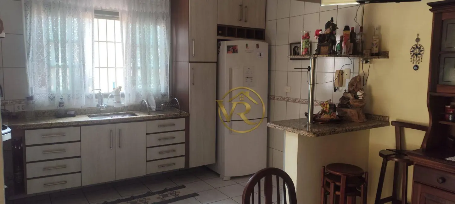 Sobrado com 3 quartos à venda, 222m2 em Vila Augusta, Guarulhos - SP - imagem 7 Foto 7 de Sobrado com 3 quartos à venda, 222m2 em Vila Augusta, Guarulhos - SP
