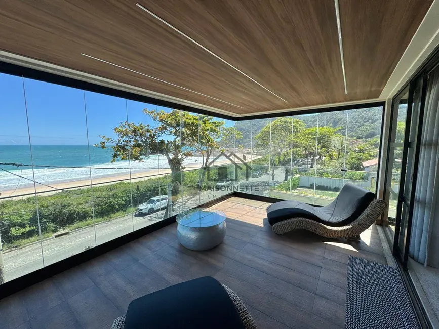 Foto 8 de Casa com 4 quartos à venda, 620m2 em Itacoatiara, Niteroi - RJ
