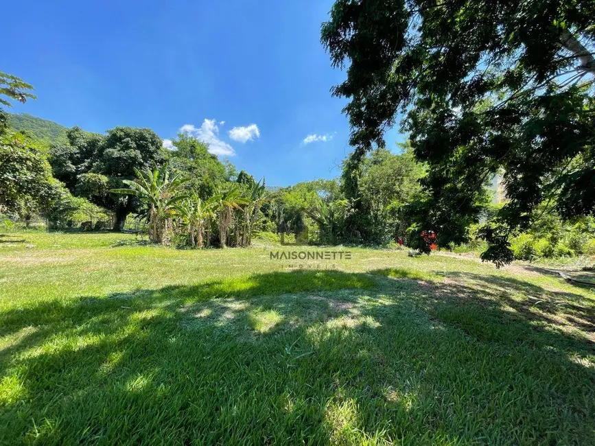 Foto 1 de Terreno / Lote à venda, 392m2 em Piratininga, Niteroi - RJ