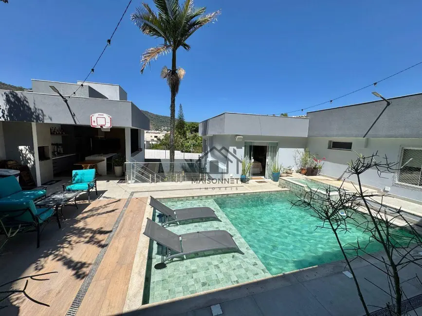 Casa com 4 quartos à venda, 800m2 em São Francisco, Niteroi - RJ - imagem 8 Foto 8 de Casa com 4 quartos à venda, 800m2 em São Francisco, Niteroi - RJ