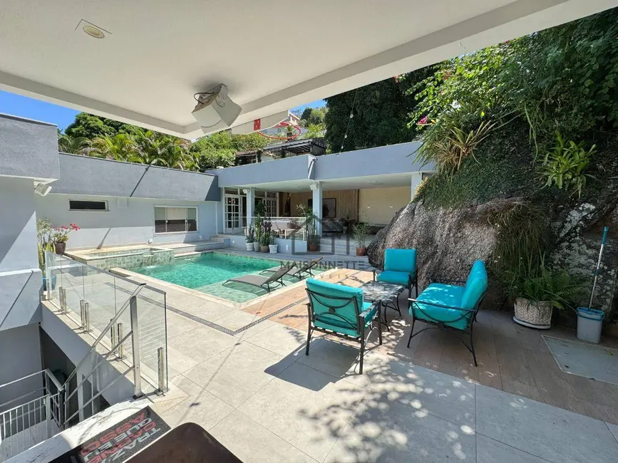 Casa com 4 quartos à venda, 800m2 em São Francisco, Niteroi - RJ - imagem 2 Foto 2 de Casa com 4 quartos à venda, 800m2 em São Francisco, Niteroi - RJ