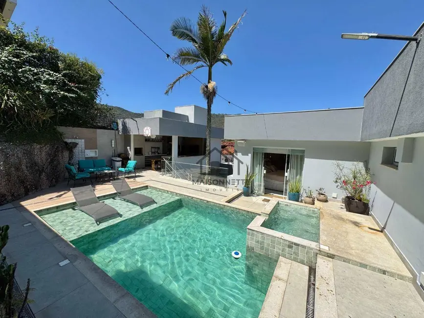 Casa com 4 quartos à venda, 800m2 em São Francisco, Niteroi - RJ - imagem 1 Foto 1 de Casa com 4 quartos à venda, 800m2 em São Francisco, Niteroi - RJ
