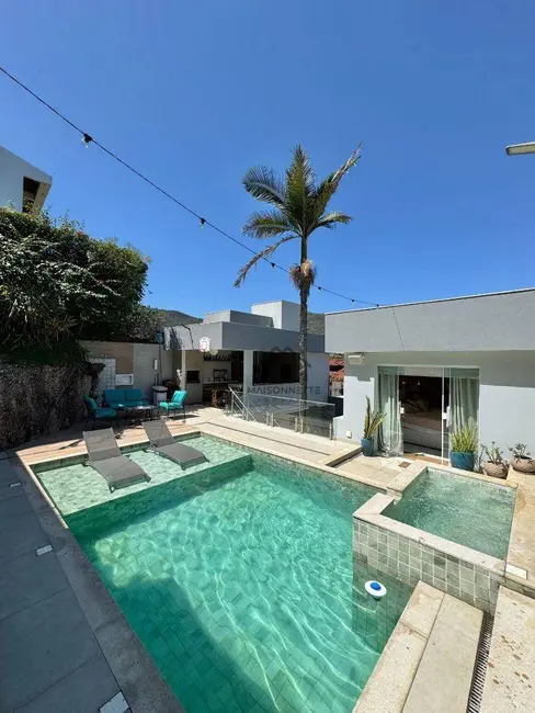 Casa com 4 quartos à venda, 800m2 em São Francisco, Niteroi - RJ - imagem 4 Foto 4 de Casa com 4 quartos à venda, 800m2 em São Francisco, Niteroi - RJ