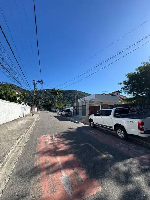 Foto 4 de Terreno / Lote à venda, 180m2 em Piratininga, Niteroi - RJ