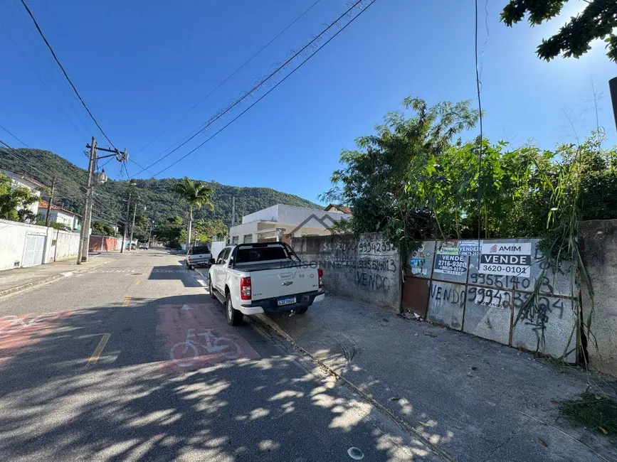 Foto 1 de Terreno / Lote à venda, 180m2 em Piratininga, Niteroi - RJ