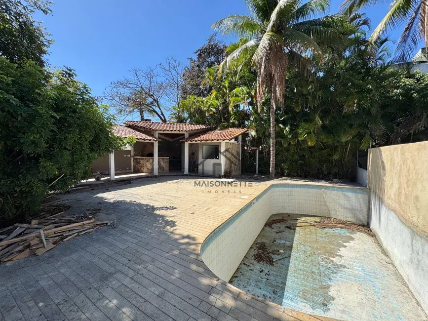 Foto 3 de Terreno / Lote à venda, 450m2 em Piratininga, Niteroi - RJ