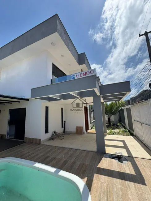 Casa com 4 quartos à venda, 180m2 em Piratininga, Niteroi - RJ - imagem 3 Foto 3 de Casa com 4 quartos à venda, 180m2 em Piratininga, Niteroi - RJ
