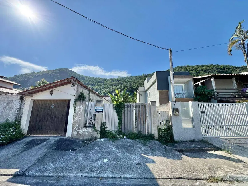 Foto 1 de Terreno / Lote à venda, 180m2 em Piratininga, Niteroi - RJ