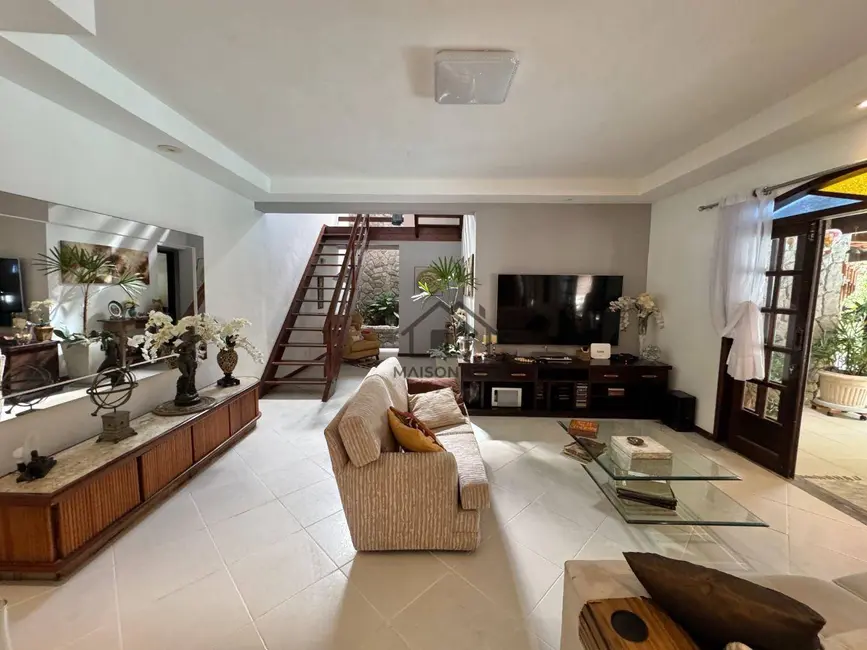 Casa com 4 quartos à venda, 1000m2 em Itaipu, Niteroi - RJ - imagem 7 Foto 7 de Casa com 4 quartos à venda, 1000m2 em Itaipu, Niteroi - RJ