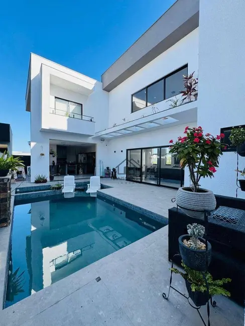 Foto 1 de Casa de Condomínio com 6 quartos à venda, 440m2 em Cajueiros (Itaipuaçu), Marica - RJ