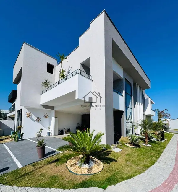 Foto 2 de Casa de Condomínio com 6 quartos à venda, 440m2 em Cajueiros (Itaipuaçu), Marica - RJ