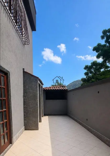 Casa com 4 quartos à venda, 395m2 em São Francisco, Niteroi - RJ - imagem 3 Foto 3 de Casa com 4 quartos à venda, 395m2 em São Francisco, Niteroi - RJ
