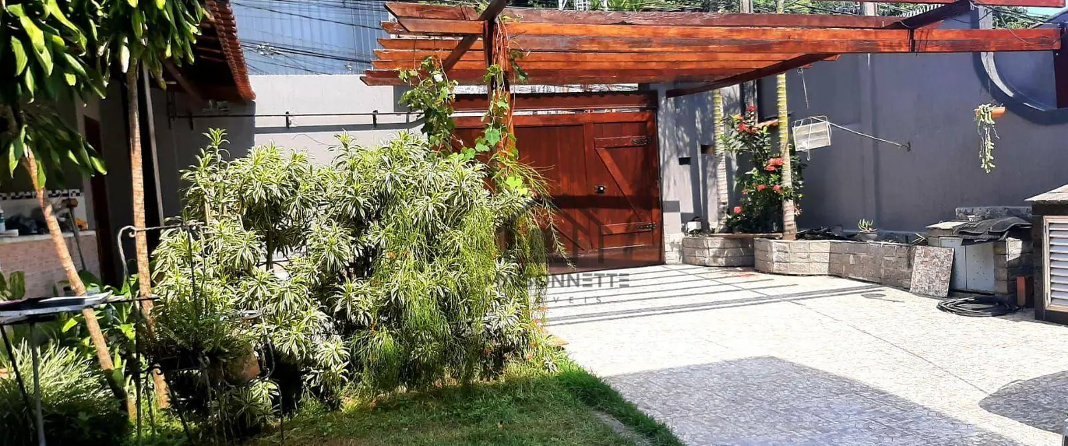 Casa com 4 quartos à venda, 395m2 em São Francisco, Niteroi - RJ - imagem 2 Foto 2 de Casa com 4 quartos à venda, 395m2 em São Francisco, Niteroi - RJ