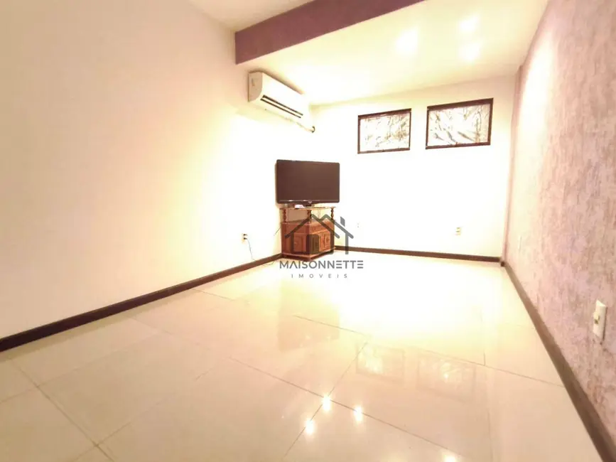 Casa com 4 quartos à venda, 395m2 em São Francisco, Niteroi - RJ - imagem 9 Foto 9 de Casa com 4 quartos à venda, 395m2 em São Francisco, Niteroi - RJ