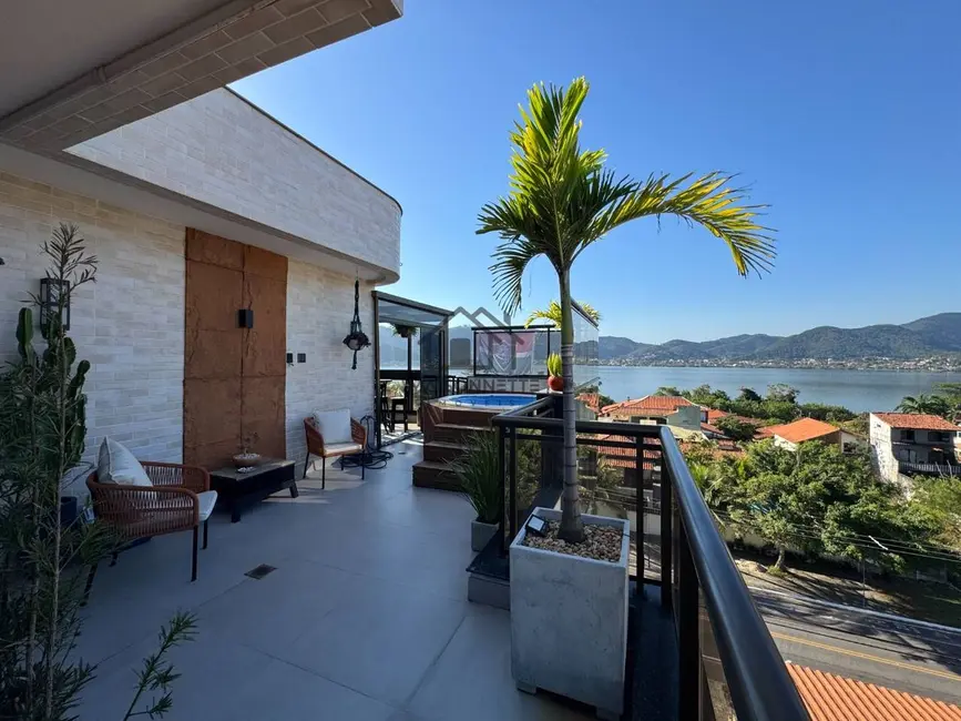 Foto 1 de Cobertura com 2 quartos à venda, 140m2 em Piratininga, Niteroi - RJ