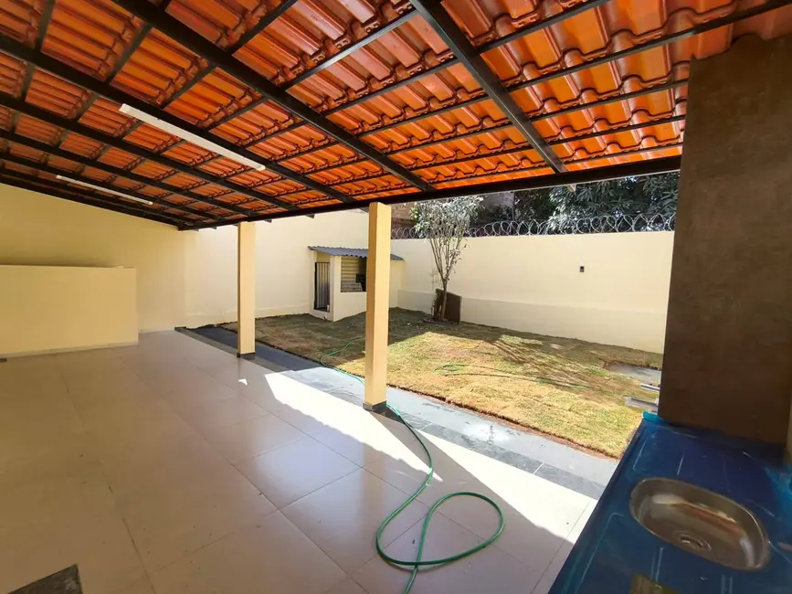 Foto 3 de Casa com 3 quartos à venda, 250m2 em Jardim Tiradentes, Aparecida De Goiania - GO