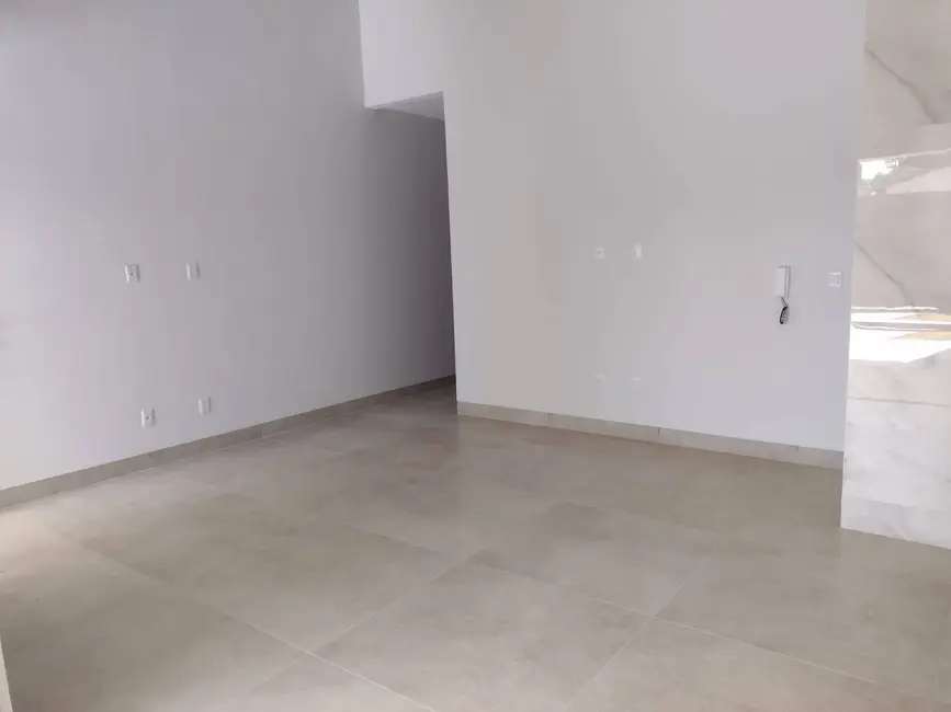 Casa com 3 quartos à venda, 180m2 em Garavelo Residencial Park, Aparecida De Goiania - GO - imagem 3 Foto 3 de Casa com 3 quartos à venda, 180m2 em Garavelo Residencial Park, Aparecida De Goiania - GO