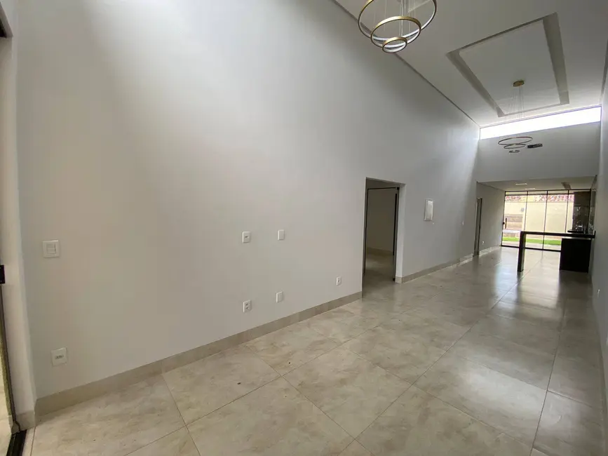 Casa com 3 quartos à venda, 243m2 em Jardim América, Goiania - GO - imagem 3 Foto 3 de Casa com 3 quartos à venda, 243m2 em Jardim América, Goiania - GO