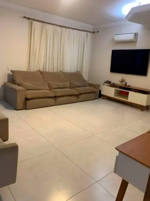 Casa com 3 quartos à venda, 236m2 em Vila Rosa, Goiania - GO - imagem 5 Foto 5 de Casa com 3 quartos à venda, 236m2 em Vila Rosa, Goiania - GO