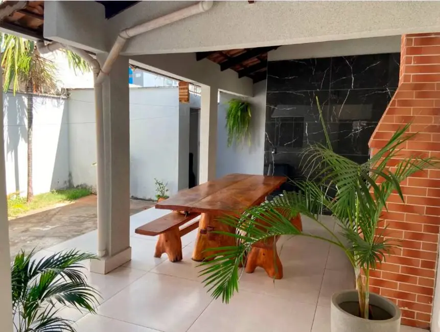 Casa com 3 quartos à venda, 236m2 em Vila Rosa, Goiania - GO - imagem 1 Foto 1 de Casa com 3 quartos à venda, 236m2 em Vila Rosa, Goiania - GO