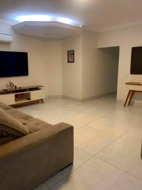 Casa com 3 quartos à venda, 236m2 em Vila Rosa, Goiania - GO - imagem 4 Foto 4 de Casa com 3 quartos à venda, 236m2 em Vila Rosa, Goiania - GO