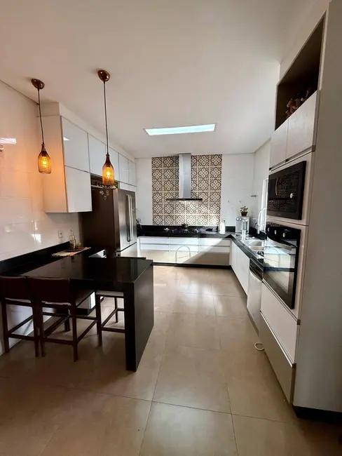 Sobrado com 4 quartos à venda, 597m2 em Jardim América, Goiania - GO - imagem 7 Foto 7 de Sobrado com 4 quartos à venda, 597m2 em Jardim América, Goiania - GO