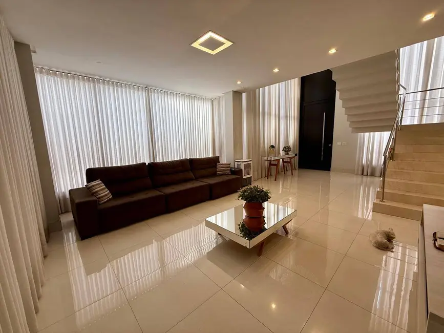 Sobrado com 4 quartos à venda, 597m2 em Jardim América, Goiania - GO - imagem 5 Foto 5 de Sobrado com 4 quartos à venda, 597m2 em Jardim América, Goiania - GO
