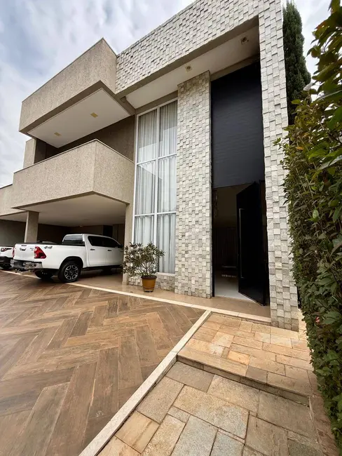 Sobrado com 4 quartos à venda, 597m2 em Jardim América, Goiania - GO - imagem 2 Foto 2 de Sobrado com 4 quartos à venda, 597m2 em Jardim América, Goiania - GO