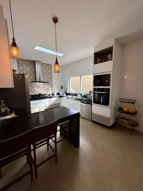 Sobrado com 4 quartos à venda, 597m2 em Jardim América, Goiania - GO - imagem 6 Foto 6 de Sobrado com 4 quartos à venda, 597m2 em Jardim América, Goiania - GO