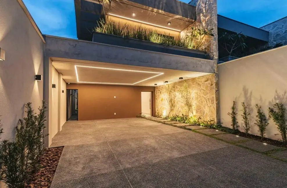 Sobrado com 3 quartos à venda, 210m2 em Jardim Atlântico, Goiania - GO - imagem 1 Foto 1 de Sobrado com 3 quartos à venda, 210m2 em Jardim Atlântico, Goiania - GO
