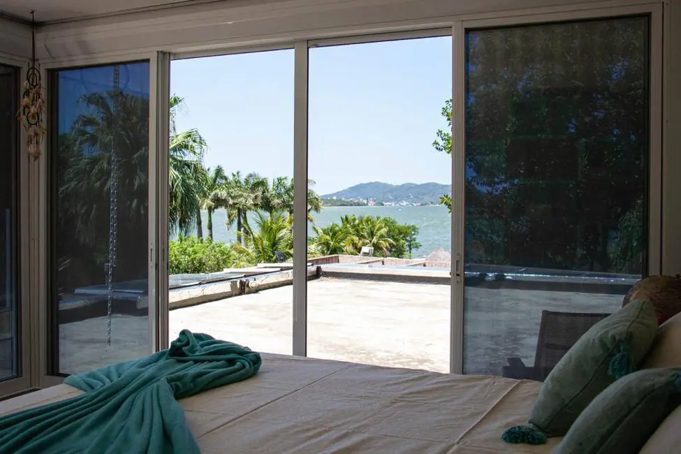 Casa com 5 quartos à venda, 6100m2 em Lagoa da Conceição, Florianopolis - SC - imagem 1 Foto 1 de Casa com 5 quartos à venda, 6100m2 em Lagoa da Conceição, Florianopolis - SC